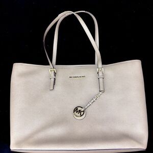 MICHAEL KORS JET SET TRAVEL MEDIUM MULTIFUNCTION LEATHER SHOULDER TOTE BAG CAMEL